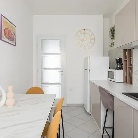 Apartment Place *