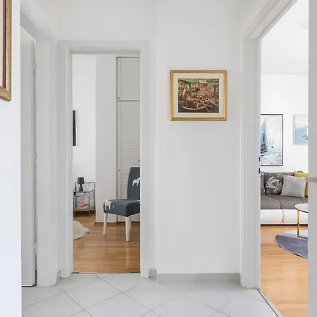 Апартаменти Place