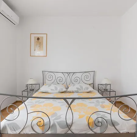 Апартаменти Place