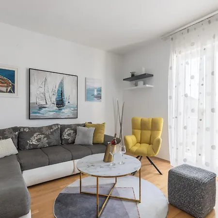 Апартаменти Place