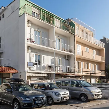 Place Апартаменти *