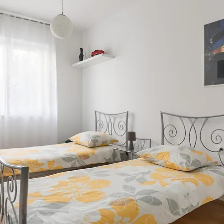 Place Апартаменти *